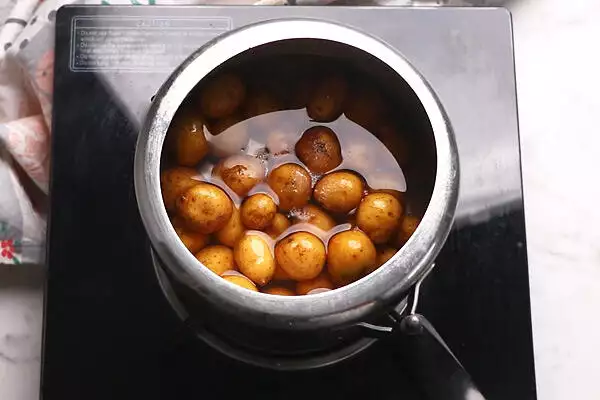 add baby potatoes along with required salt and water