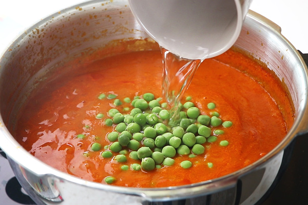 add peas with water