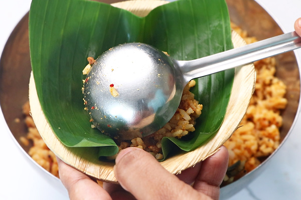 scoop and serve in banana leaf 
