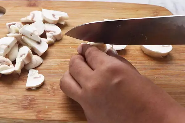 slice mushrooms thin