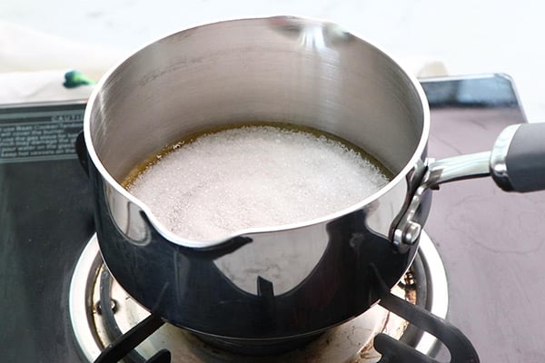 add sugar to a sauce pan