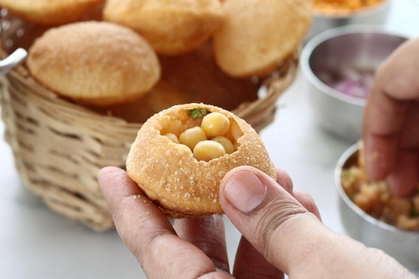 add aloo stuffing, peas