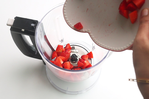 strawberry milkshake recipe to a mixer jar add strawberries