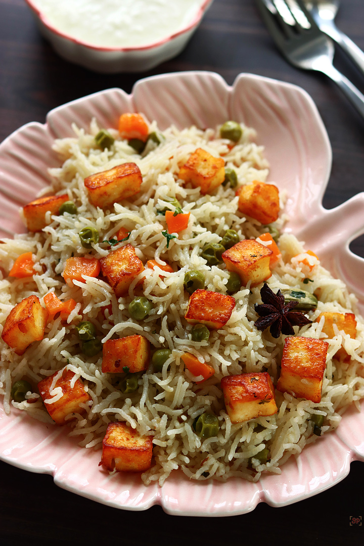 paneer pulao served with plain curd