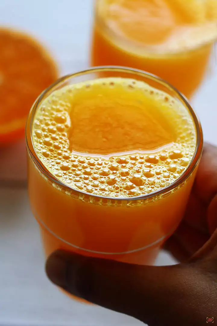 orange juice with sliced orange at the side