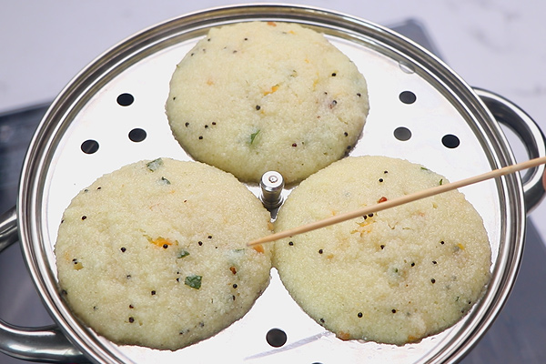 check if idli is cooked