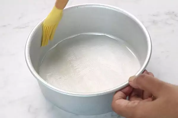 prepare cake tin