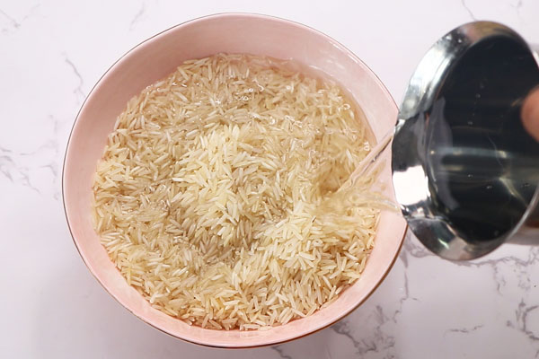 add water to rice for soaking