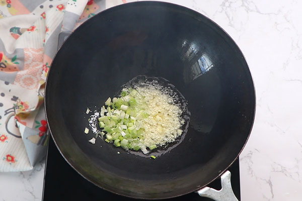 heat oil, add garlic and spring onion