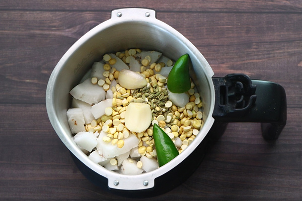 kadappa recipe - add ingredients to mixer for grinding
