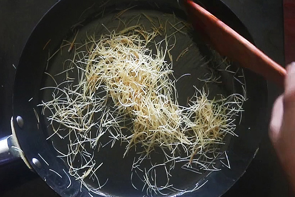 roast vermicelli until golden