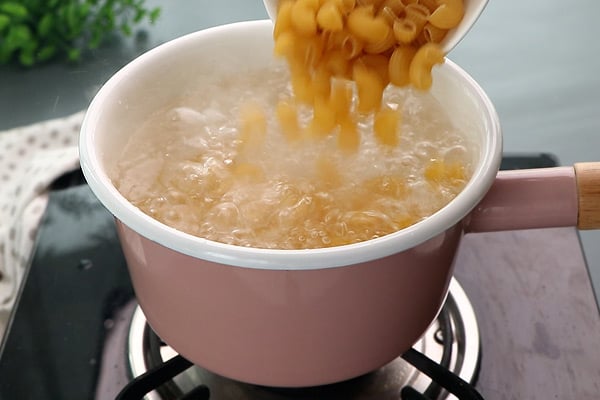 add macaroni pasta