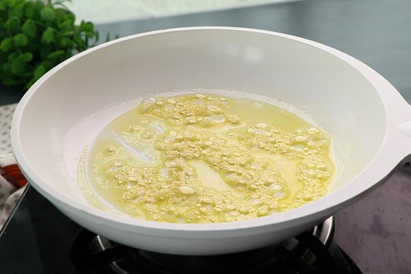 saute garlic