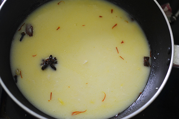 kashmiri pulao recipe add milk, water