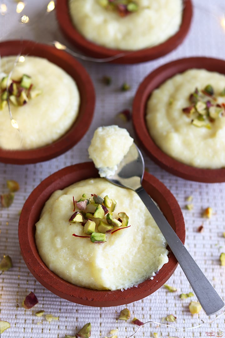 phirni served in small clay bowls