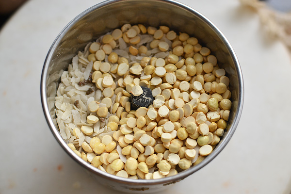 aval laddu recipe - transfer to mixer jar