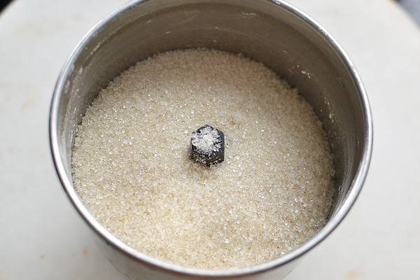 aval laddu recipe - add sugar to grind