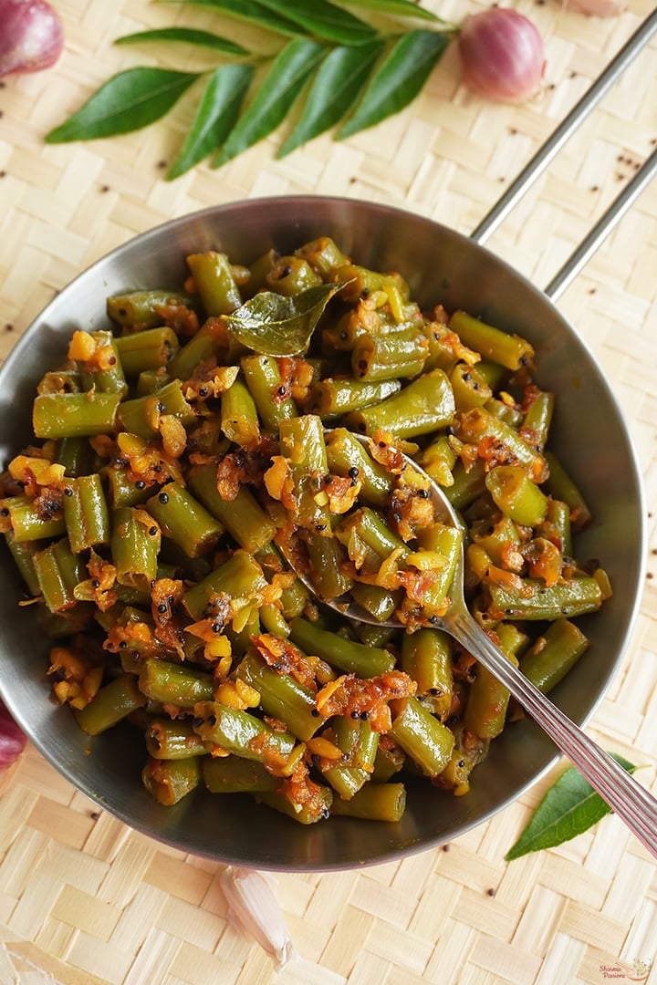 beans mezhukupuratti served