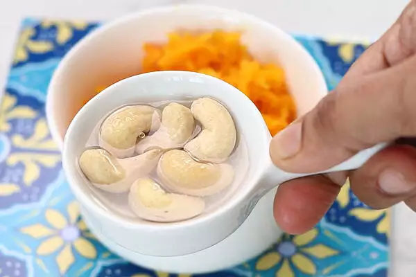 add soaked cashews to it