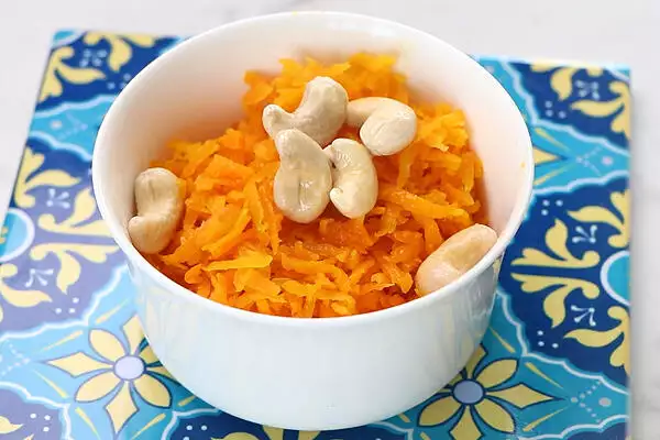 carrots and cashews are ready to grind