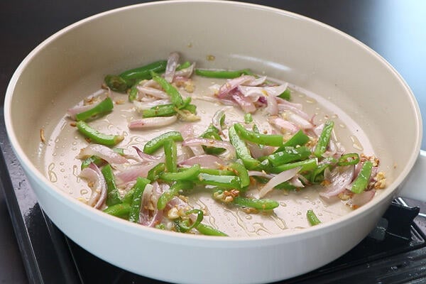 saute onion, capsicum