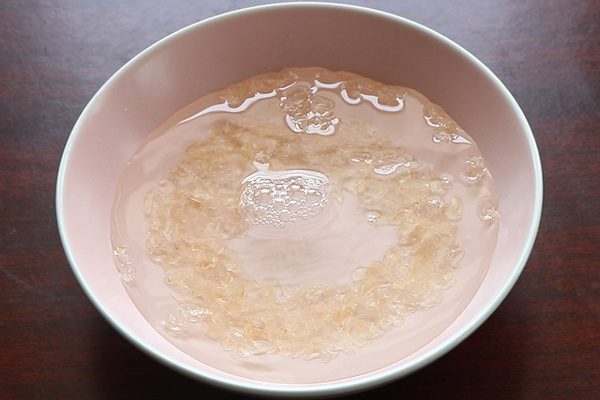 soak almond gum in water