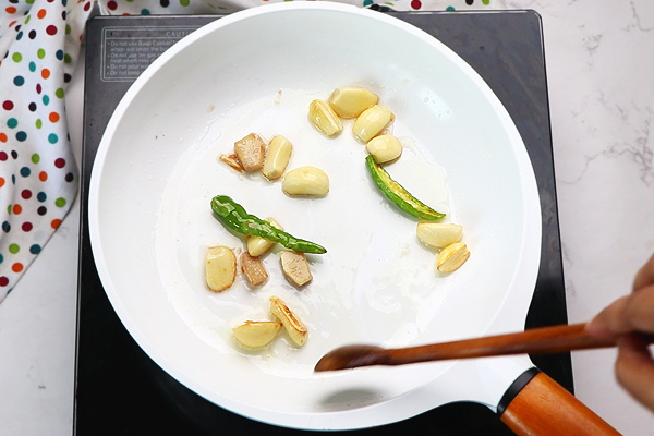 saute garlic, ginger and green chili