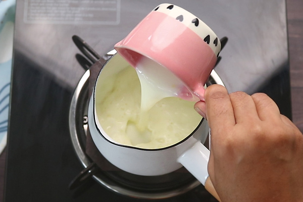 add milk to a sauce pan
