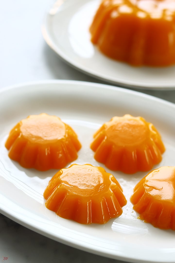 mango jelly set and served