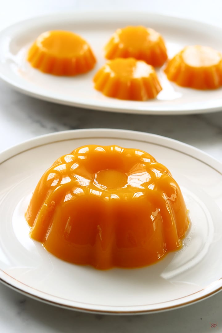 mango jelly set and served