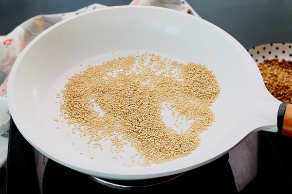 roast sesame seeds