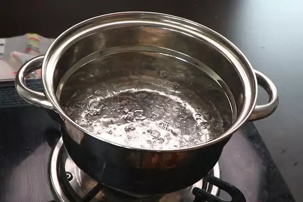 boil water in idli pot