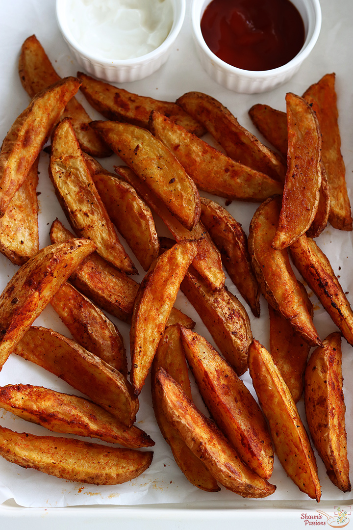 crisp potato wedges served with mayonnaise and tomato sauce