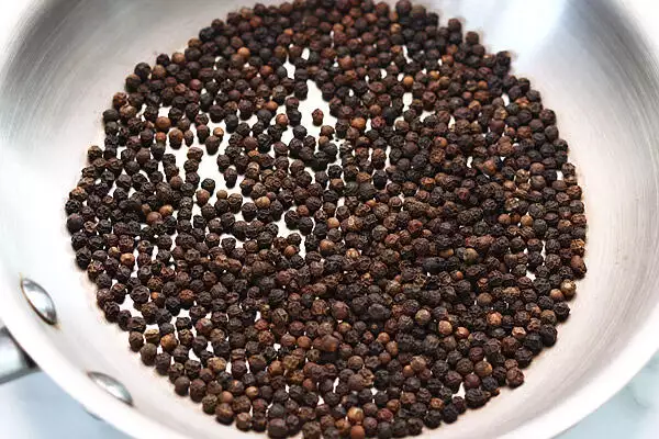 add black pepper to a pan