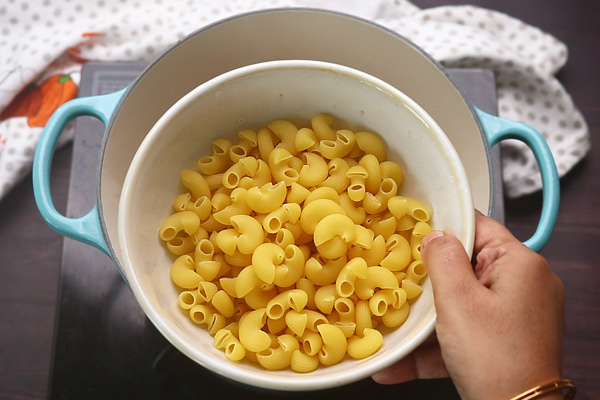 macaroni pasta recipe - add pasta