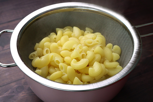 macaroni pasta recipe - drain water