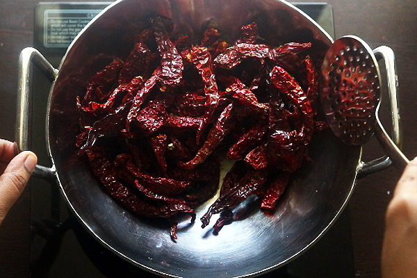 dry roast kashmiri red chillies