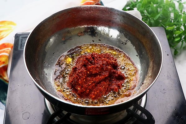 add chili paste