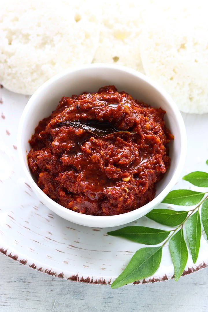 chettinad style milagai chutney served with idli