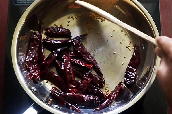 roast red chillies