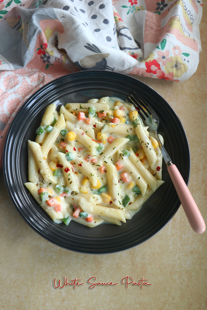 white sauce pasta served in a grey pasta bowl