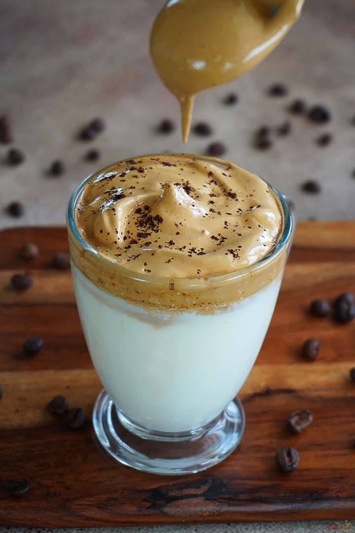 dalgona coffee served