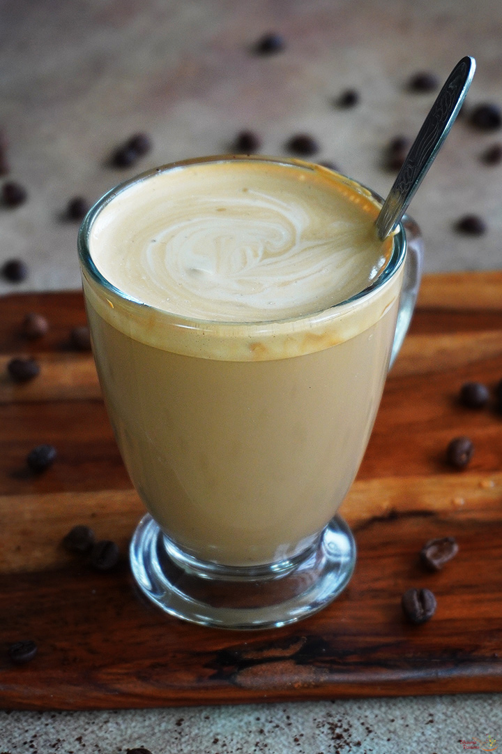 dalgona coffee served