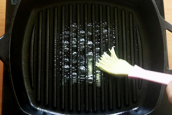 heat grill pan, brush with butter