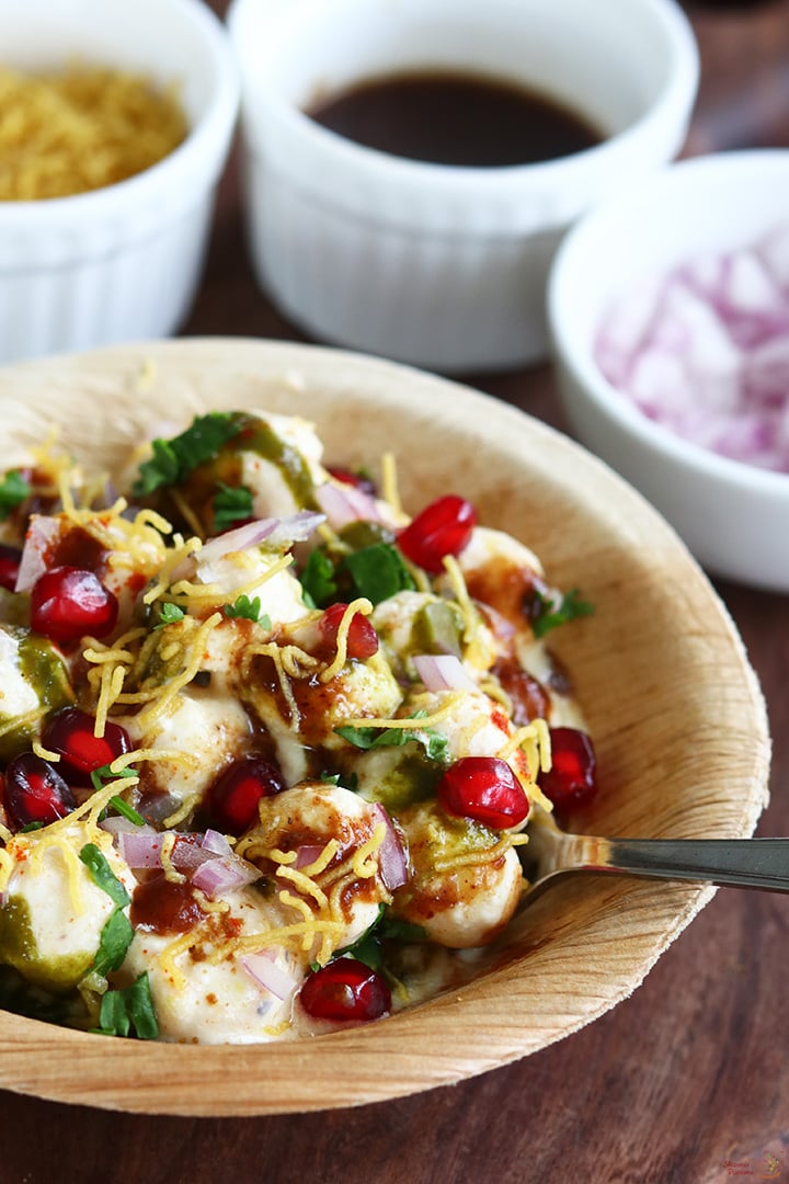 makhana chaat served
