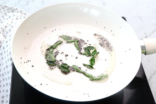 temper curry leaves