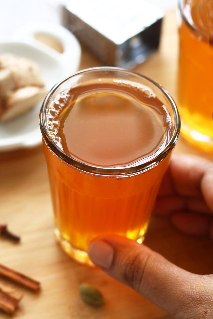 sulaimani tea served in tea glass ready to serve