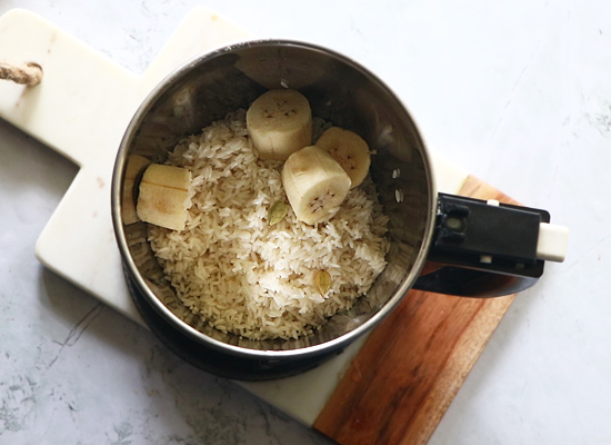 karthigai appam recipe - add rice,banana to mixer
