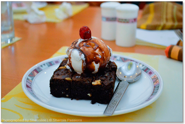 Brownie with Vanilla Icecream