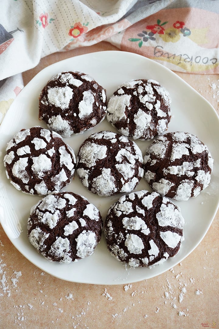 eggless crinkle cookies served